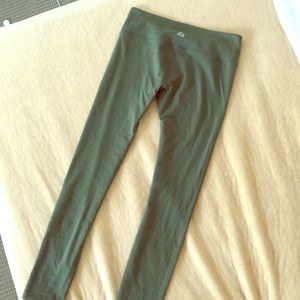 Super comfortable worn only once yoga pants